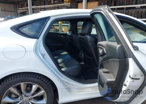 2015 Chrysler 200 S z USA, uszkodzony, nr VIN 1C3CCCDG8FN731885